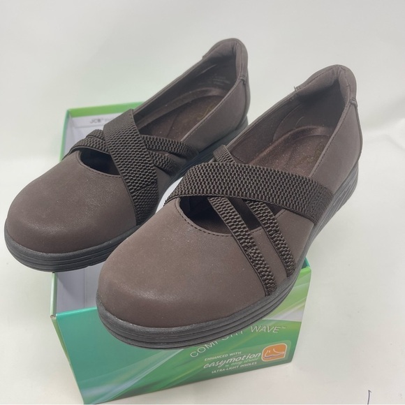 Easy Street Woman’s Size 7.5 brown Matte Igna slip on shoes New - Picture 1 of 9